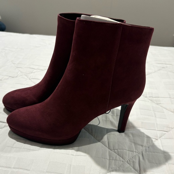 NWT Violet & Red Maroon Booties 8.5 - Picture 2 of 6